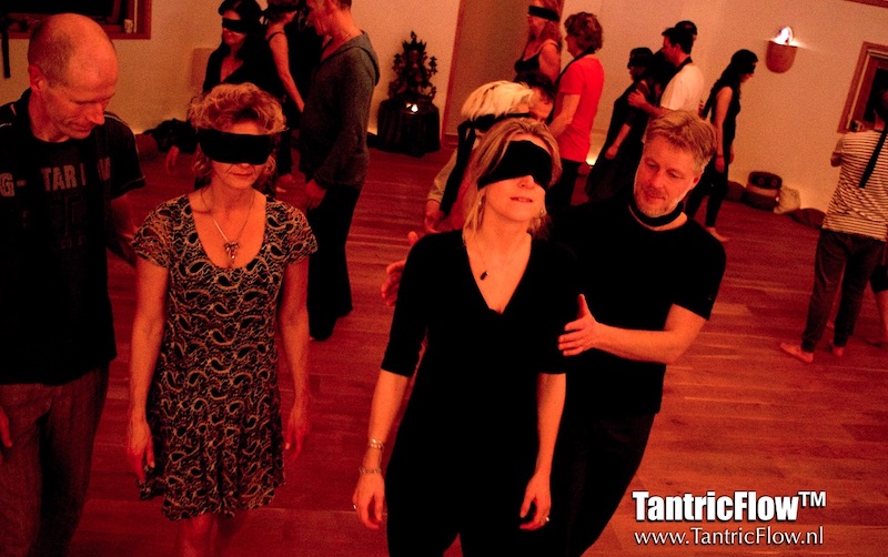 TantricFlow.nl met Heino Jansen = een combi van tantric dance, blotevoetendans, bewustzijn, verbinding. ecstatic dance, tantra, tantrische dansen, mindful aanraken, liefdevolle connectie