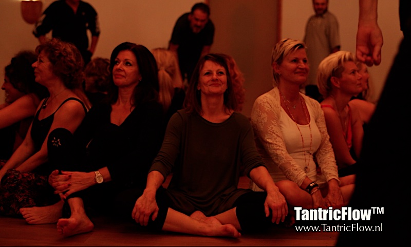 TantricFlow.nl met Heino Jansen = een combi van tantric dance, blotevoetendans, bewustzijn, verbinding. ecstatic dance, tantra, tantrische dansen, mindful aanraken, liefdevolle connectie